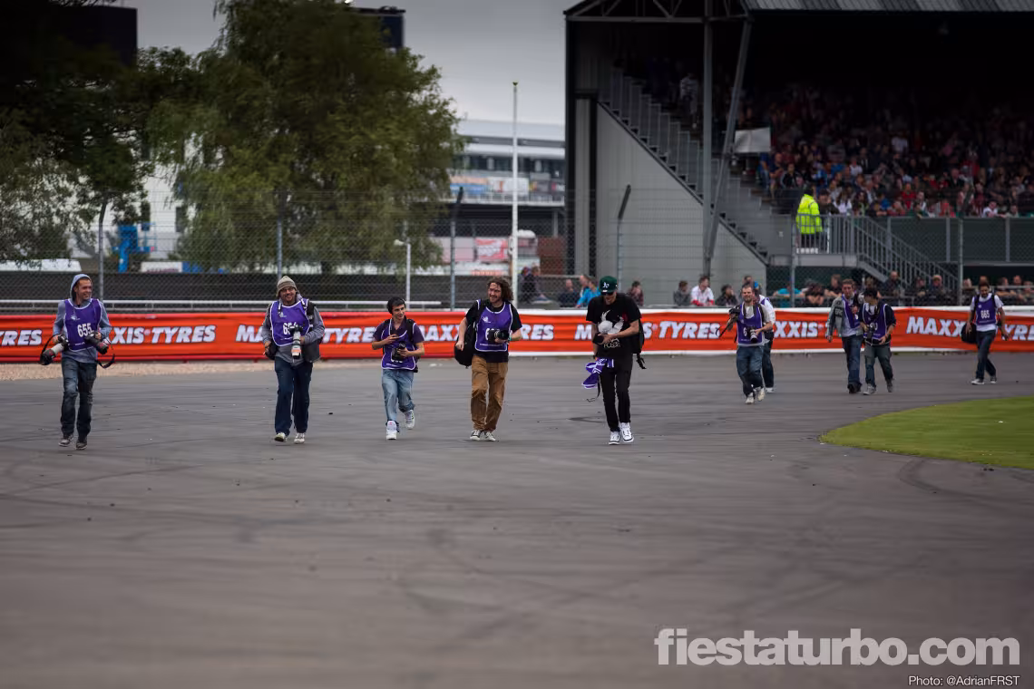Race Of The Photographers